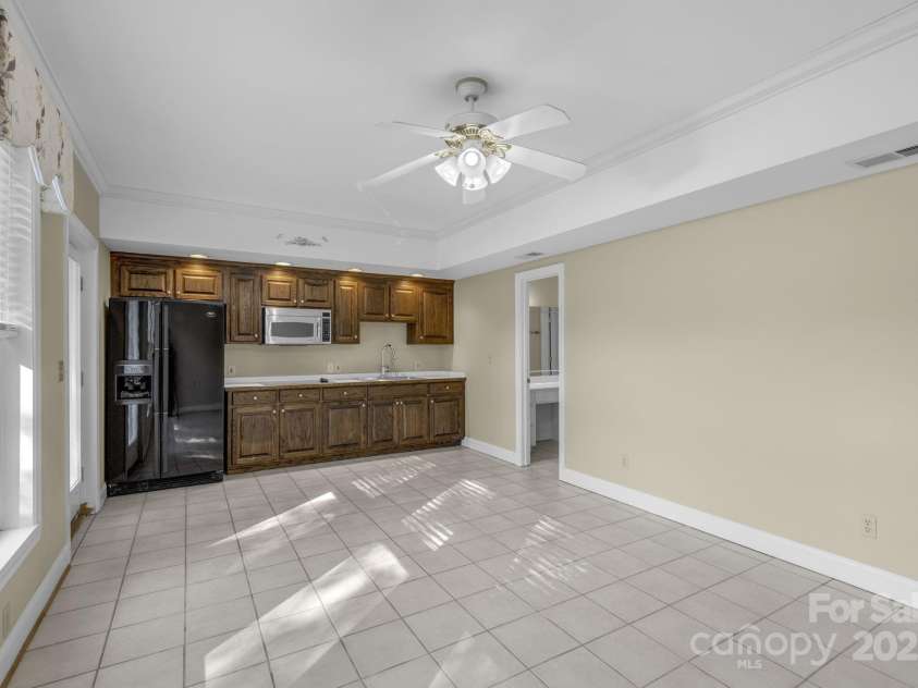 10 Scout Road, Greenville, SC 29611.  MLS# CAR4318926, YatesRealty ID 646. 