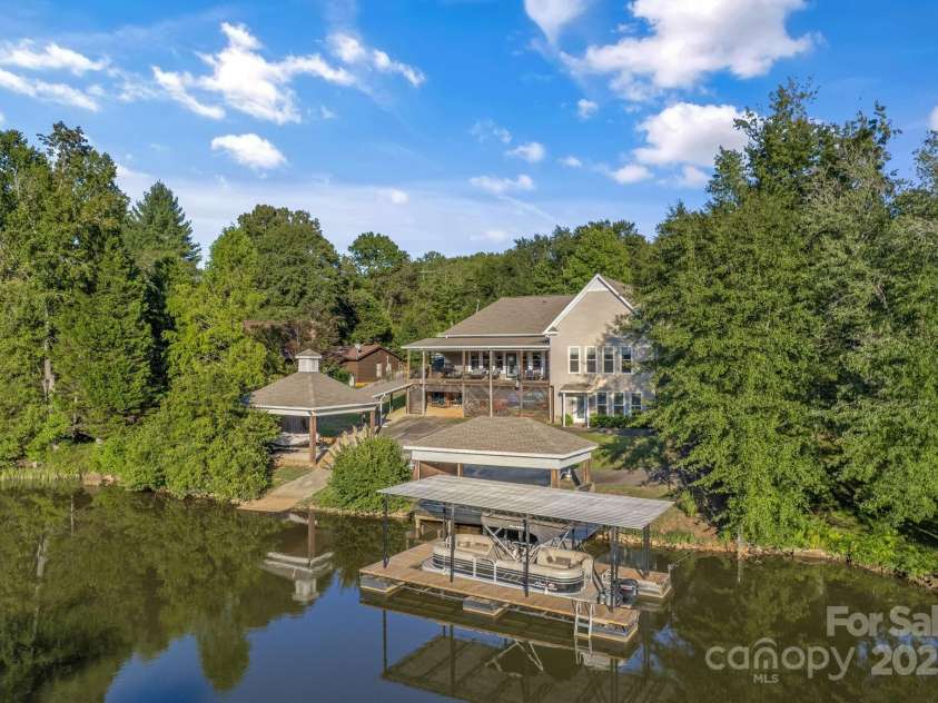 10 Scout Road, Greenville, SC 29611.  MLS# CAR4318926, YatesRealty ID 646. 