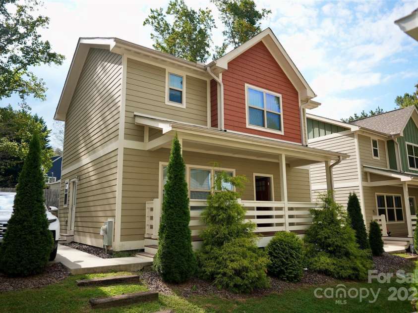 129 Aurora Drive, Asheville, NC 28805.  MLS# CAR4296445, YatesRealty ID 646. 