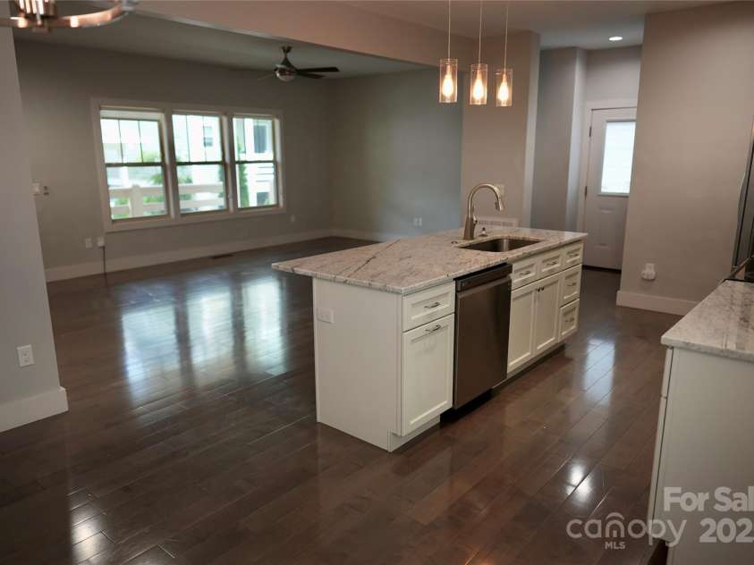 129 Aurora Drive, Asheville, NC 28805.  MLS# CAR4296445, YatesRealty ID 646. 