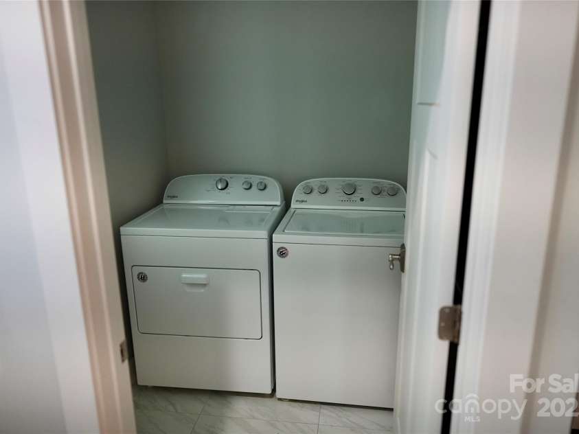 129 Aurora Drive, Asheville, NC 28805.  MLS# CAR4296445, YatesRealty ID 646. 