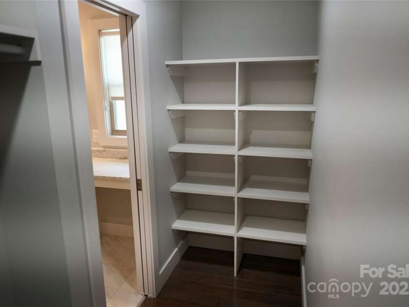 129 Aurora Drive, Asheville, NC 28805.  MLS# CAR4296445, YatesRealty ID 646. 