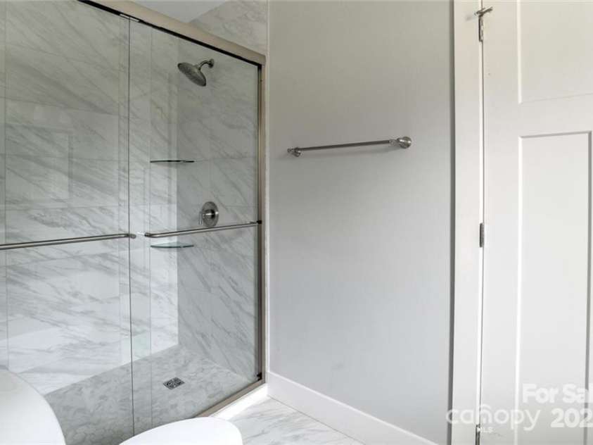 129 Aurora Drive, Asheville, NC 28805.  MLS# CAR4296445, YatesRealty ID 646. 