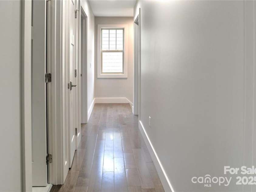 129 Aurora Drive, Asheville, NC 28805.  MLS# CAR4296445, YatesRealty ID 646. 