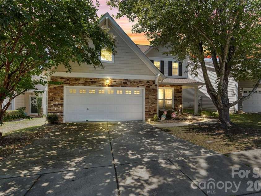 1024 Kensrowe Lane, Matthews, NC 28104.  MLS# CAR4362302, YatesRealty ID 6461. 