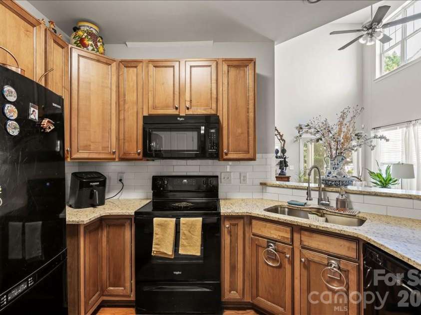 1024 Kensrowe Lane, Matthews, NC 28104.  MLS# CAR4362302, YatesRealty ID 6461. 