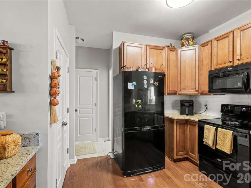 1024 Kensrowe Lane, Matthews, NC 28104.  MLS# CAR4362302, YatesRealty ID 6461. 