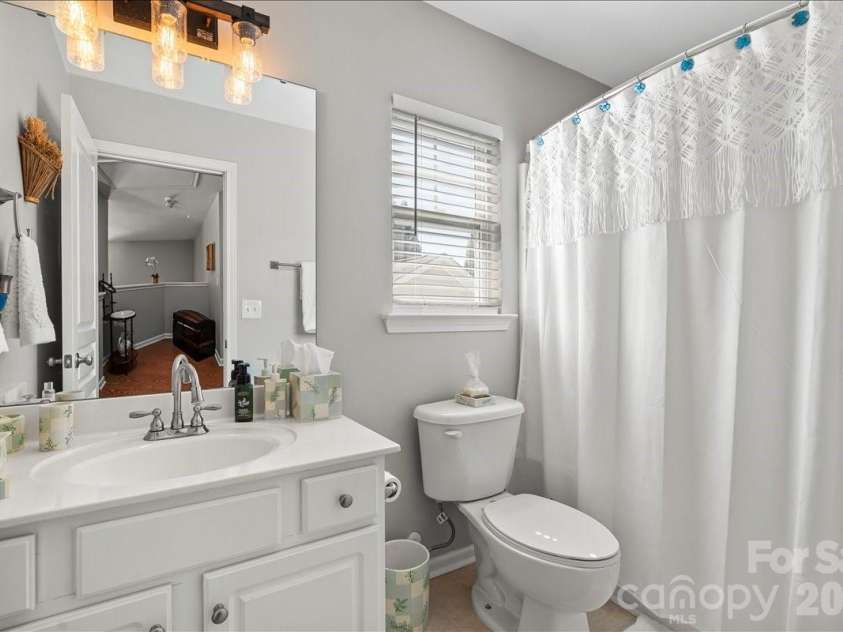 1024 Kensrowe Lane, Matthews, NC 28104.  MLS# CAR4362302, YatesRealty ID 6461. 