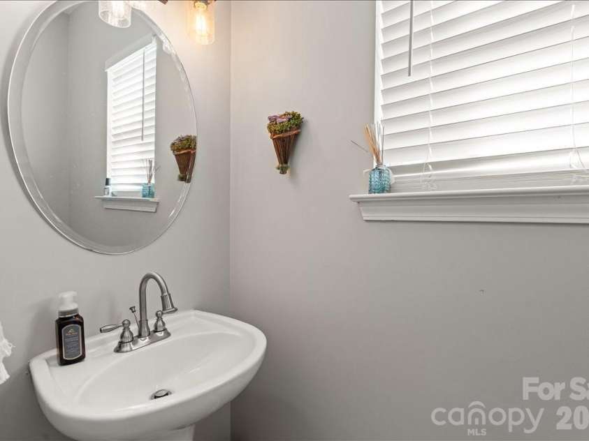 1024 Kensrowe Lane, Matthews, NC 28104.  MLS# CAR4362302, YatesRealty ID 6461. 
