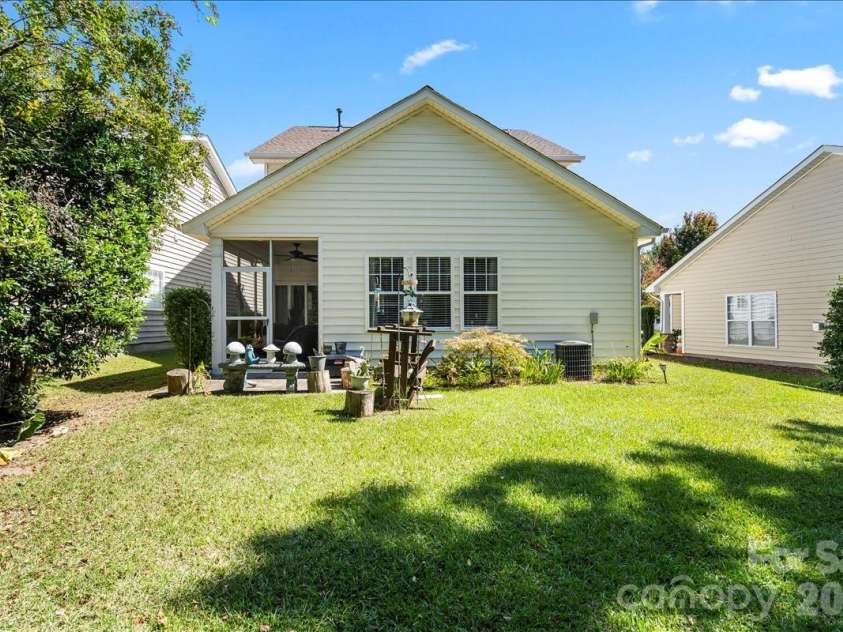 1024 Kensrowe Lane, Matthews, NC 28104.  MLS# CAR4362302, YatesRealty ID 6461. 