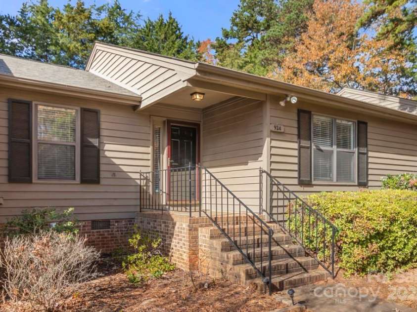 924 Cranberry Circle, Fort Mill, SC 29715.  MLS# CAR4203869, YatesRealty ID 6461. 