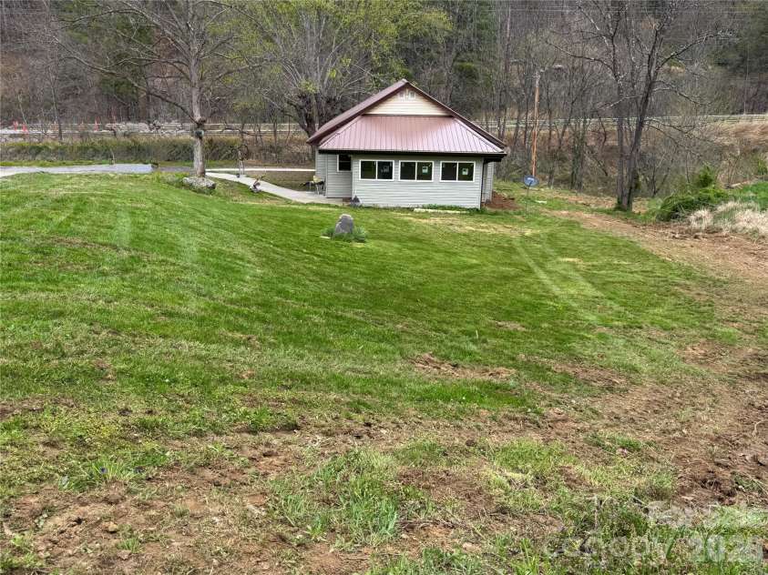 55 Summit View Drive, Marshall, NC 28753.  MLS# CAR4323108, YatesRealty ID 6462. 