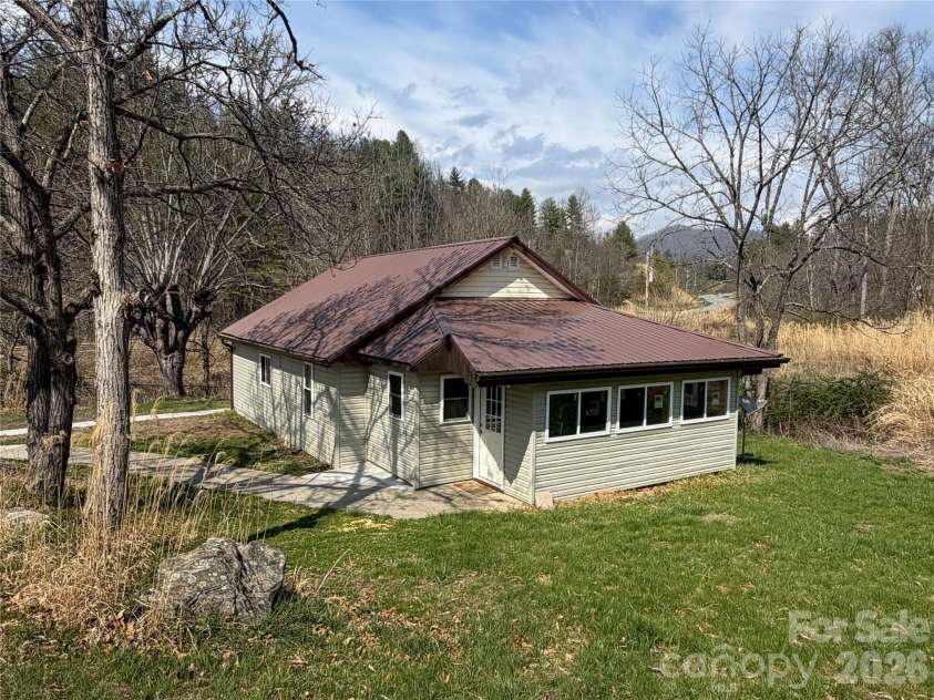 55 Summit View Drive, Marshall, NC 28753.  MLS# CAR4323108, YatesRealty ID 6462. 