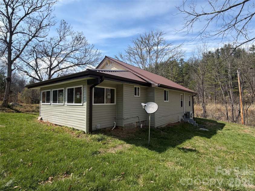 55 Summit View Drive, Marshall, NC 28753.  MLS# CAR4323108, YatesRealty ID 6462. 