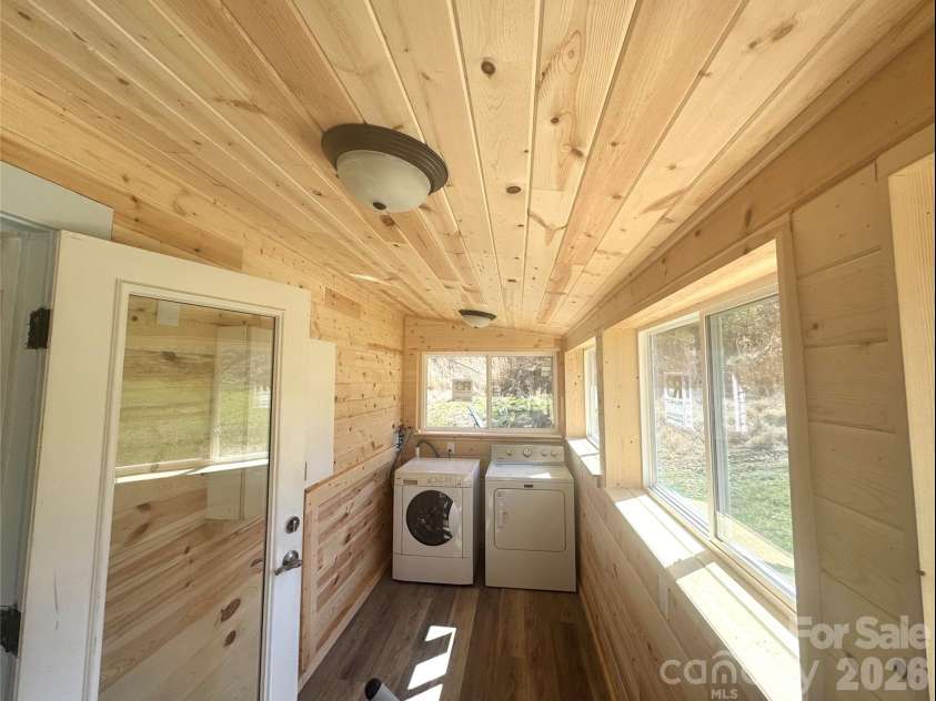 55 Summit View Drive, Marshall, NC 28753.  MLS# CAR4323108, YatesRealty ID 6462. Laundry area / sunroom