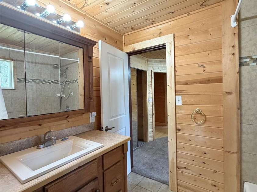 55 Summit View Drive, Marshall, NC 28753.  MLS# CAR4323108, YatesRealty ID 6462. Second bath