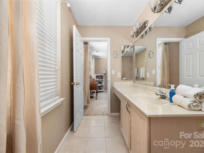 135 Easy Street, Mooresville, NC 28117.  MLS# CAR4181660, YatesRealty ID 6464. Master Bath