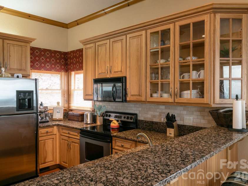 140 Slickrock Road, Burnsville, NC 28714.  MLS# CAR4255656, YatesRealty ID 6465. 