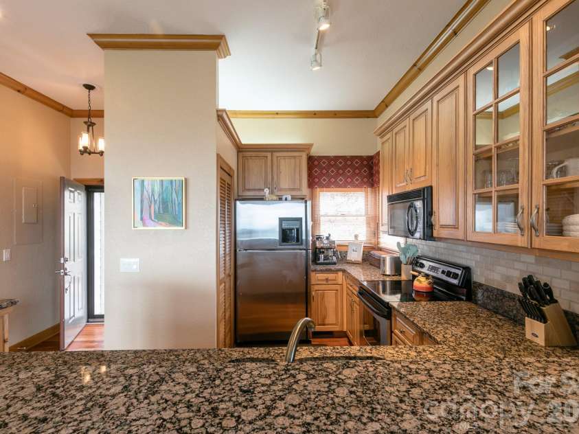 140 Slickrock Road, Burnsville, NC 28714.  MLS# CAR4255656, YatesRealty ID 6465. 