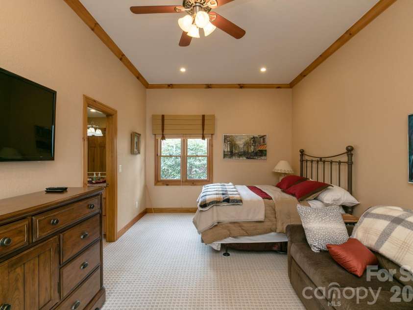 140 Slickrock Road, Burnsville, NC 28714.  MLS# CAR4255656, YatesRealty ID 6465. 