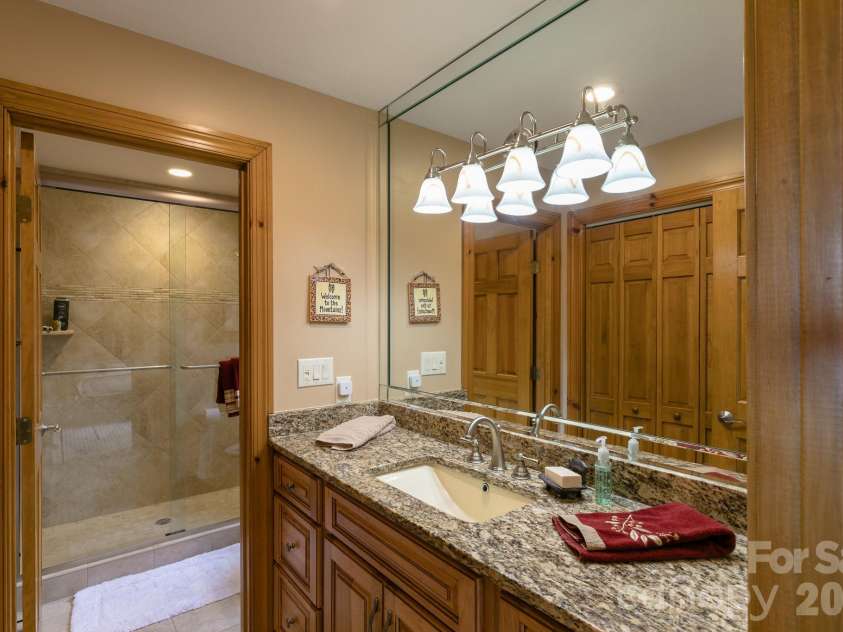 140 Slickrock Road, Burnsville, NC 28714.  MLS# CAR4255656, YatesRealty ID 6465. 