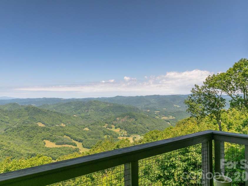 140 Slickrock Road, Burnsville, NC 28714.  MLS# CAR4255656, YatesRealty ID 6465. 