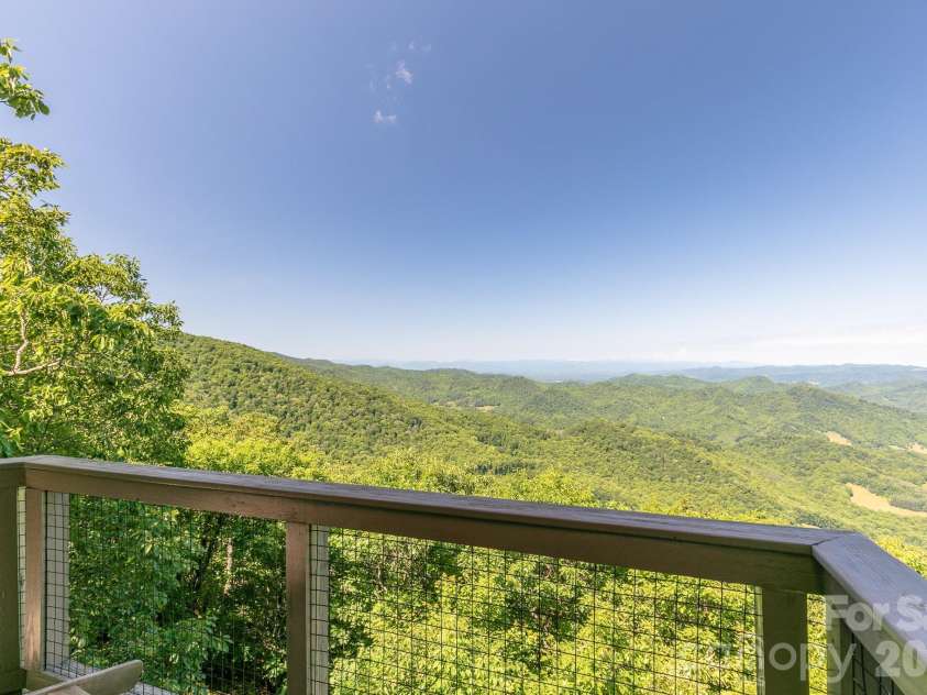 140 Slickrock Road, Burnsville, NC 28714.  MLS# CAR4255656, YatesRealty ID 6465. 