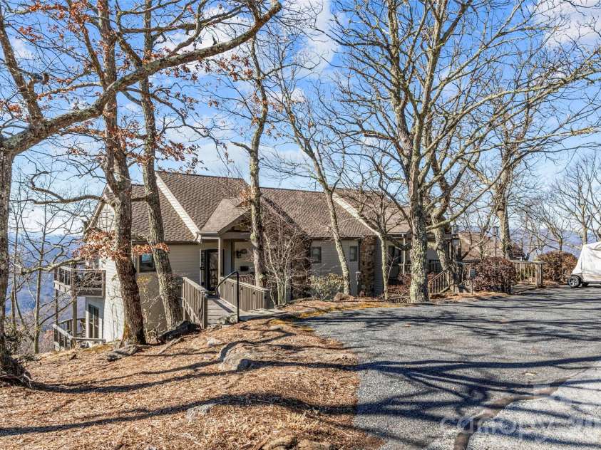 140 Slickrock Road, Burnsville, NC 28714.  MLS# CAR4255656, YatesRealty ID 6465. 