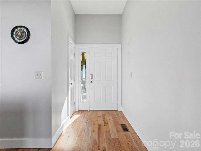 140 Slickrock Road, Burnsville, NC 28714.  MLS# CAR4369960, YatesRealty ID 6465. COMPLETELY UPDATED