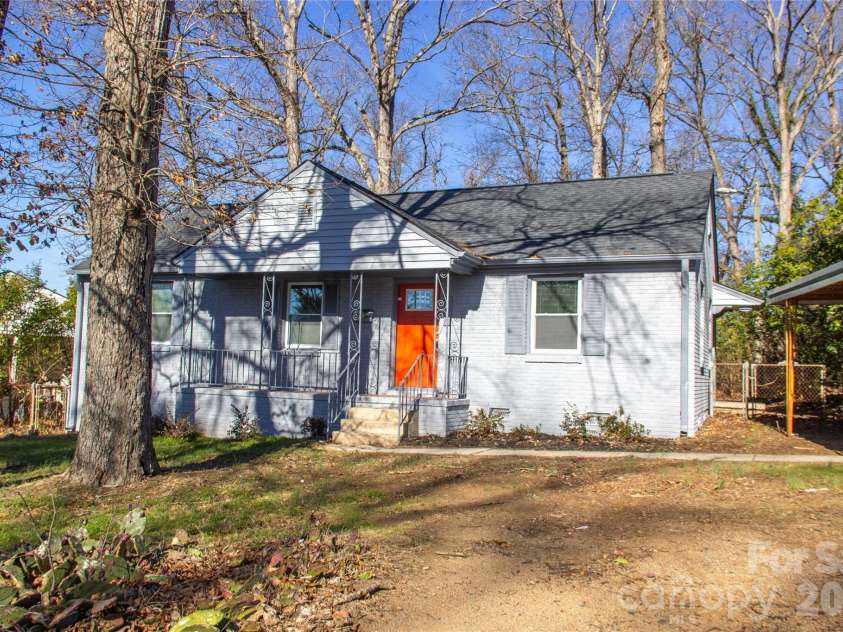 2854 Burbank Drive, Charlotte, NC 28216.  MLS# CAR4319034, YatesRealty ID 6466. 