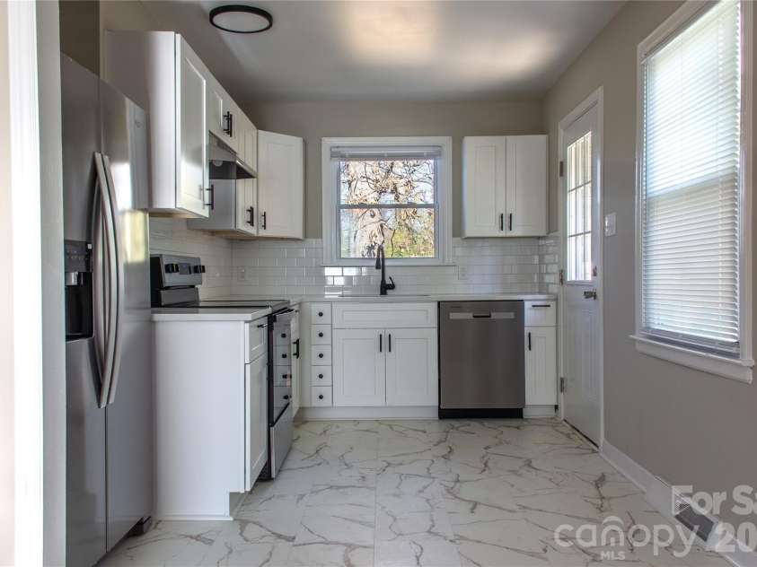 2854 Burbank Drive, Charlotte, NC 28216.  MLS# CAR4319034, YatesRealty ID 6466. 