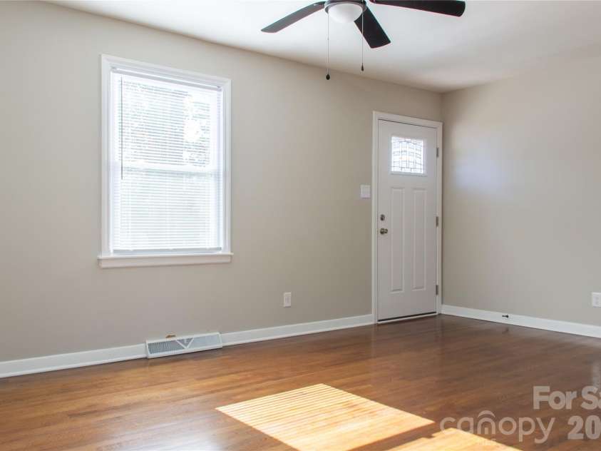 2854 Burbank Drive, Charlotte, NC 28216.  MLS# CAR4319034, YatesRealty ID 6466. 