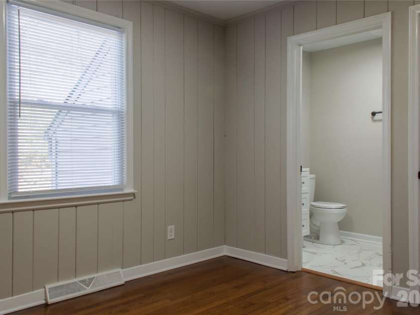 2854 Burbank Drive, Charlotte, NC 28216.  MLS# CAR4319034, YatesRealty ID 6466. 
