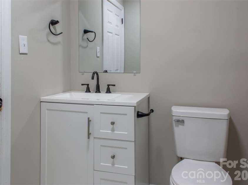 2854 Burbank Drive, Charlotte, NC 28216.  MLS# CAR4319034, YatesRealty ID 6466. 