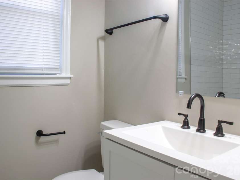 2854 Burbank Drive, Charlotte, NC 28216.  MLS# CAR4319034, YatesRealty ID 6466. 