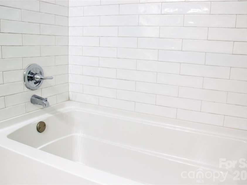 2854 Burbank Drive, Charlotte, NC 28216.  MLS# CAR4319034, YatesRealty ID 6466. 