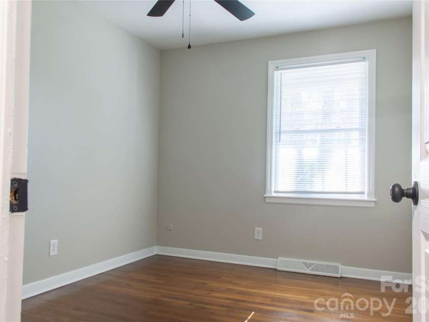 2854 Burbank Drive, Charlotte, NC 28216.  MLS# CAR4319034, YatesRealty ID 6466. 