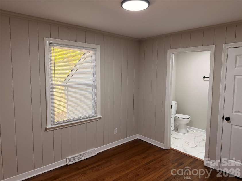 2854 Burbank Drive, Charlotte, NC 28216.  MLS# CAR4319034, YatesRealty ID 6466. 