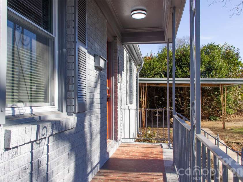 2854 Burbank Drive, Charlotte, NC 28216.  MLS# CAR4319034, YatesRealty ID 6466. 