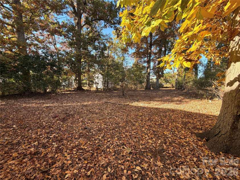 2854 Burbank Drive, Charlotte, NC 28216.  MLS# CAR4319034, YatesRealty ID 6466. 