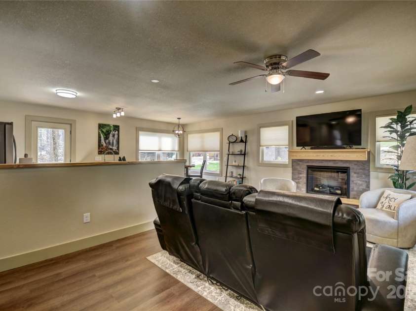 515 Twinbrook Lane, Maggie Valley, NC 28751.  MLS# CAR4245630, YatesRealty ID 6466. Great room from the entry door