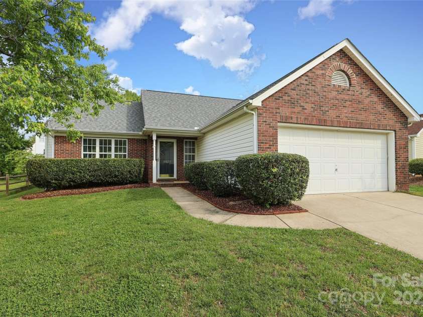 11623 Black Maple Avenue, Charlotte, NC 28269.  MLS# CAR4246127, YatesRealty ID 6467. 
