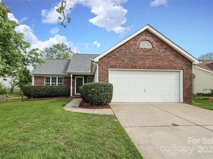 11623 Black Maple Avenue, Charlotte, NC 28269.  MLS# CAR4246127, YatesRealty ID 6467. 