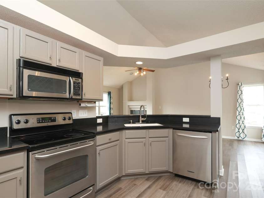 11623 Black Maple Avenue, Charlotte, NC 28269.  MLS# CAR4246127, YatesRealty ID 6467. 