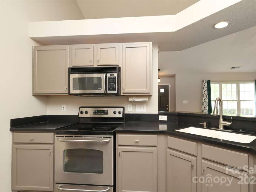 11623 Black Maple Avenue, Charlotte, NC 28269.  MLS# CAR4246127, YatesRealty ID 6467. 