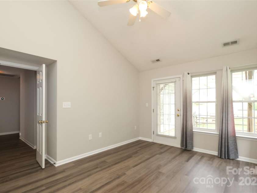 11623 Black Maple Avenue, Charlotte, NC 28269.  MLS# CAR4246127, YatesRealty ID 6467. 