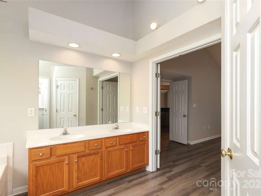 11623 Black Maple Avenue, Charlotte, NC 28269.  MLS# CAR4246127, YatesRealty ID 6467. 