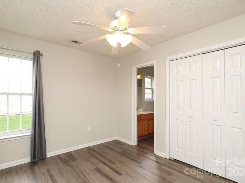 11623 Black Maple Avenue, Charlotte, NC 28269.  MLS# CAR4246127, YatesRealty ID 6467. 