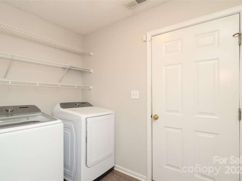 11623 Black Maple Avenue, Charlotte, NC 28269.  MLS# CAR4246127, YatesRealty ID 6467. 