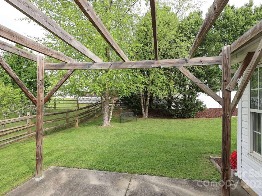 11623 Black Maple Avenue, Charlotte, NC 28269.  MLS# CAR4246127, YatesRealty ID 6467. 